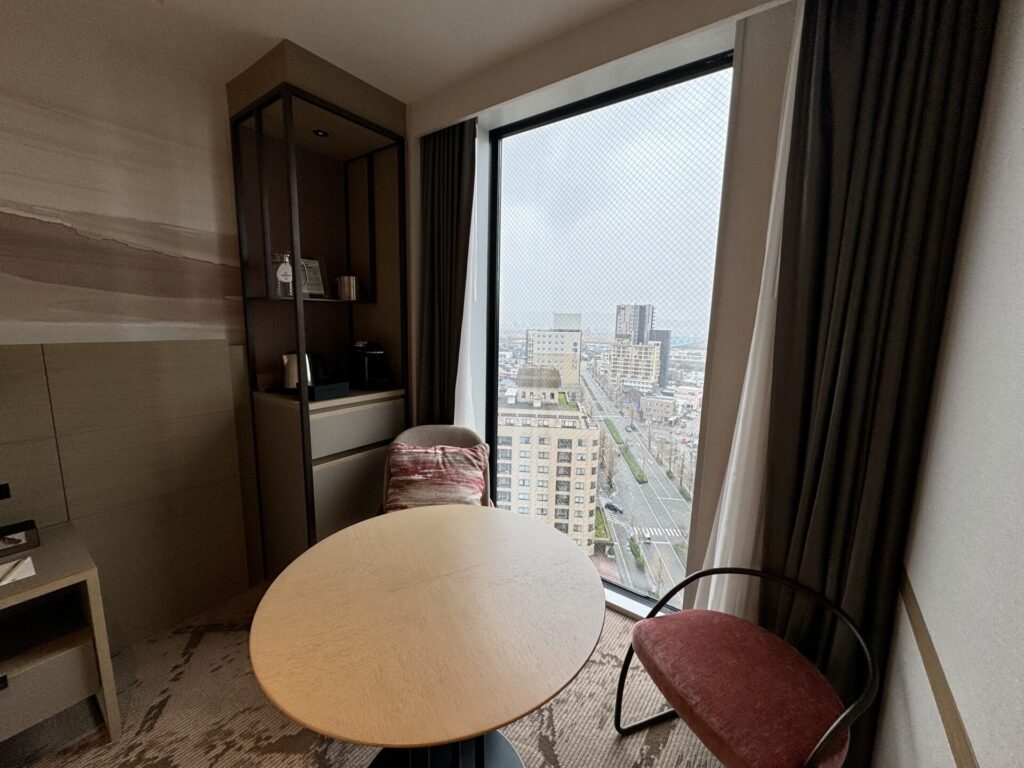 ダブルツリーbyヒルトン富山 プレミアムルーム テーブルセット