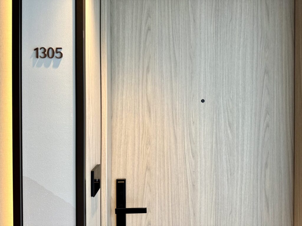 ダブルツリーbyヒルトン富山 プレミアムルーム 1305室の扉