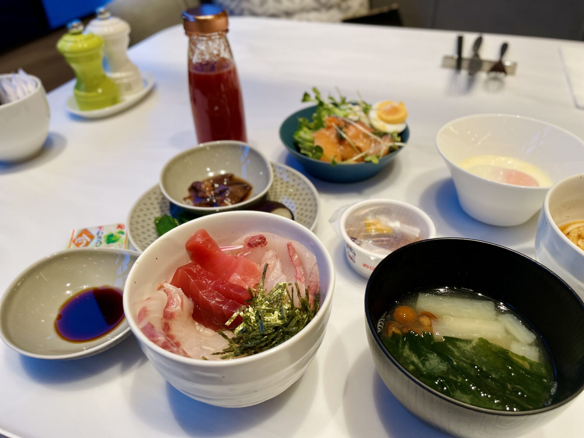 ダブルツリーbyヒルトン富山 朝食 海鮮丼とお味噌汁