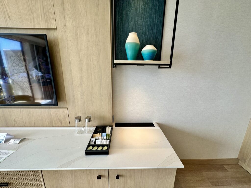 ヒルトン沖縄宮古島リゾート デラックスルーム ミニバーコーナー