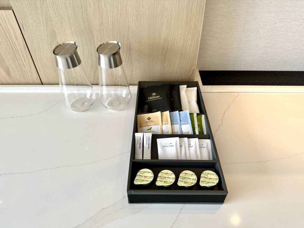 ヒルトン沖縄宮古島リゾート デラックスルーム ミニバー 紅茶とコーヒー