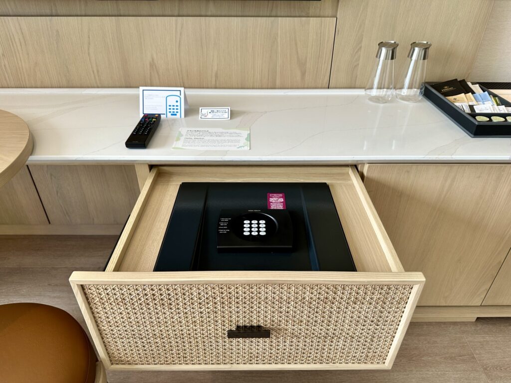 「ヒルトン沖縄宮古島リゾート」ブログ宿泊記 デラックスルーム セキュリティーボックス