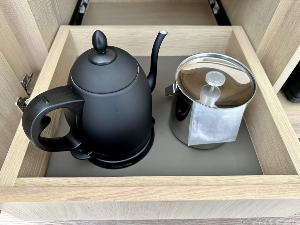 ヒルトン沖縄宮古島リゾート デラックスルーム 電気ケトルとアイスペール