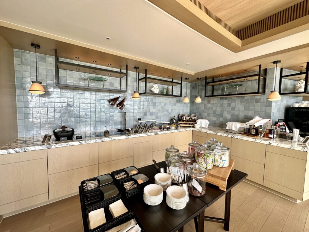 ヒルトン沖縄宮古島リゾート エグゼクティブラウンジ フードテーブル