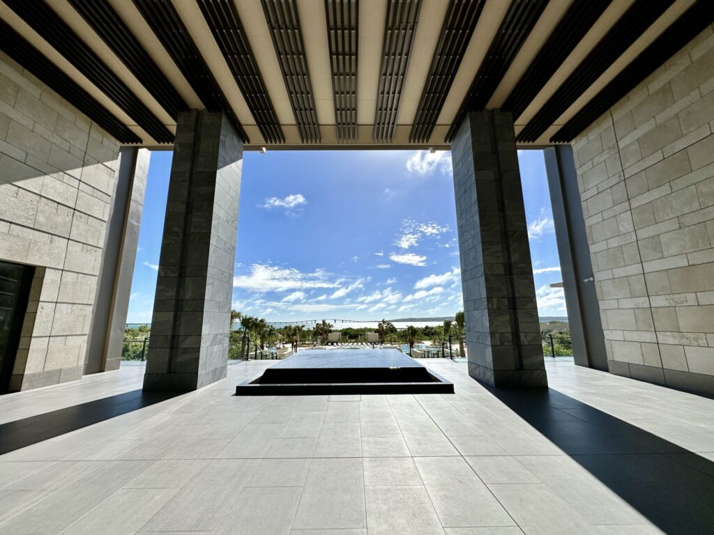 ヒルトン沖縄宮古島リゾート エントランスの水盤