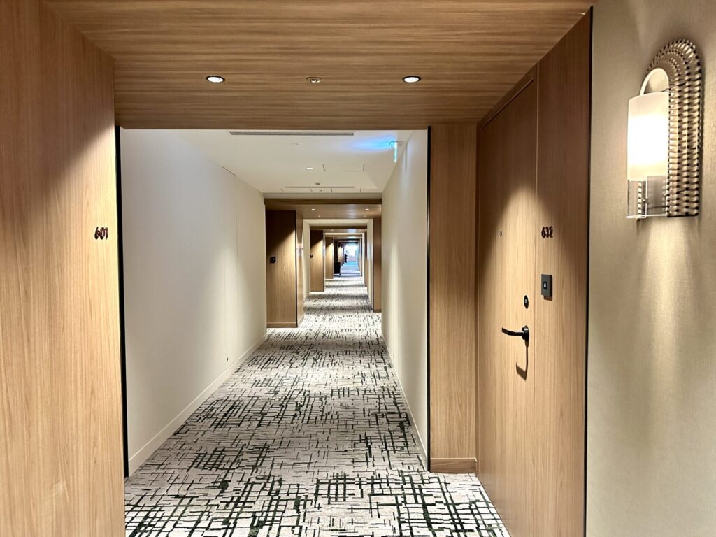 ヒルトン沖縄宮古島リゾート 客室フロアの廊下