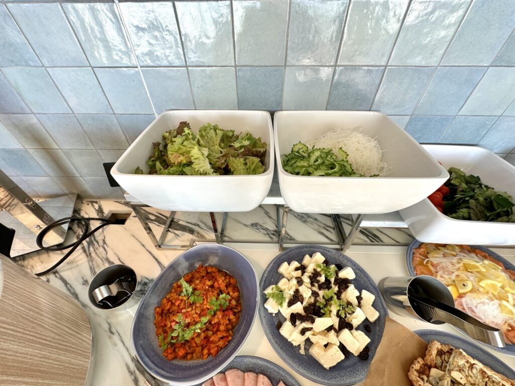 ヒルトン沖縄宮古島リゾート エグゼクティブラウンジ イブニングカクテル コールドミール サラダ