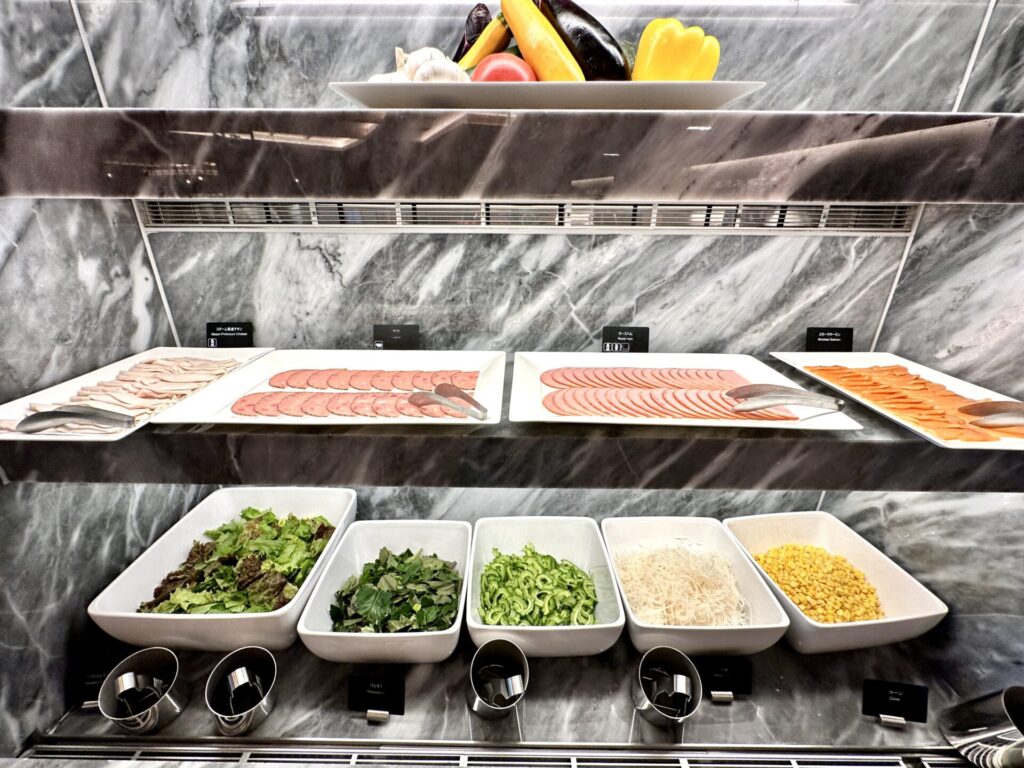 ヒルトン沖縄宮古島リゾート 朝食 ハム スモークサーモン グリーンサラダ