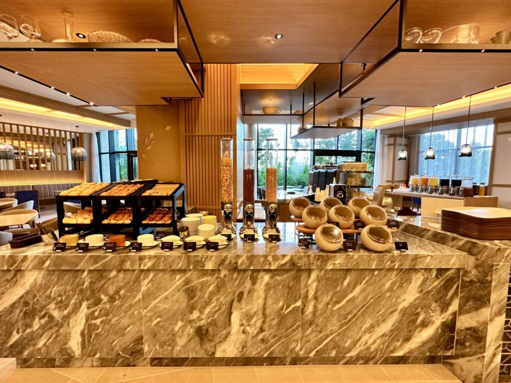 ヒルトン沖縄宮古島リゾート 朝食 パンとシリアルコーナー