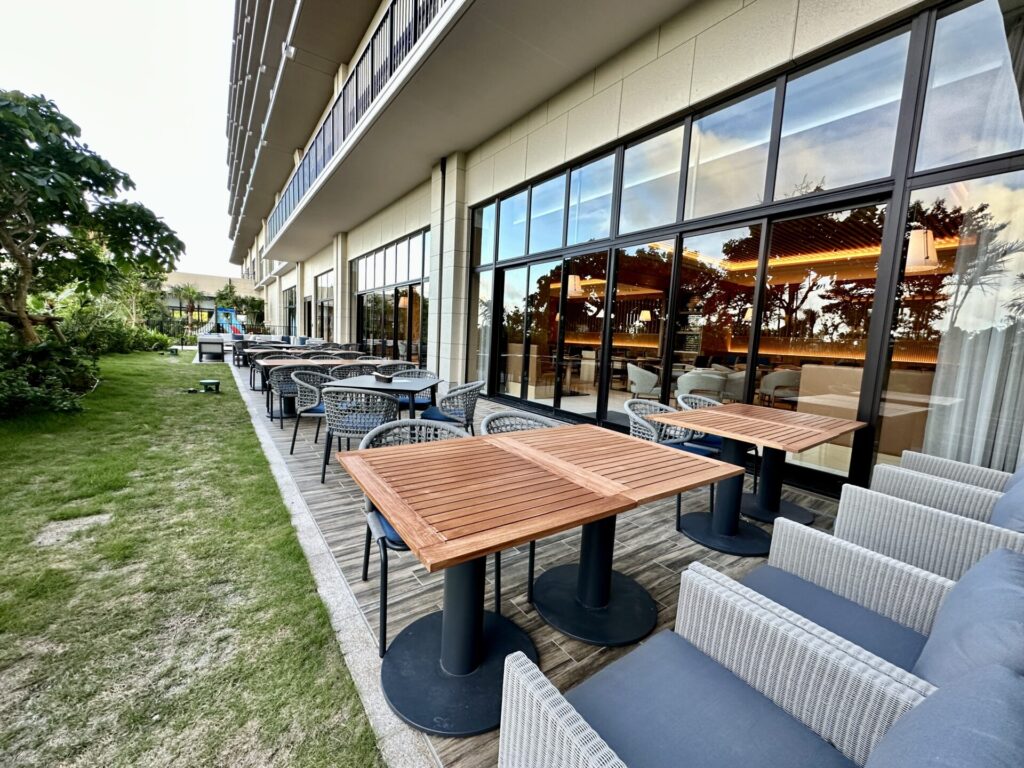 ヒルトン沖縄宮古島リゾート オールデイダイニング アジュール テラス席