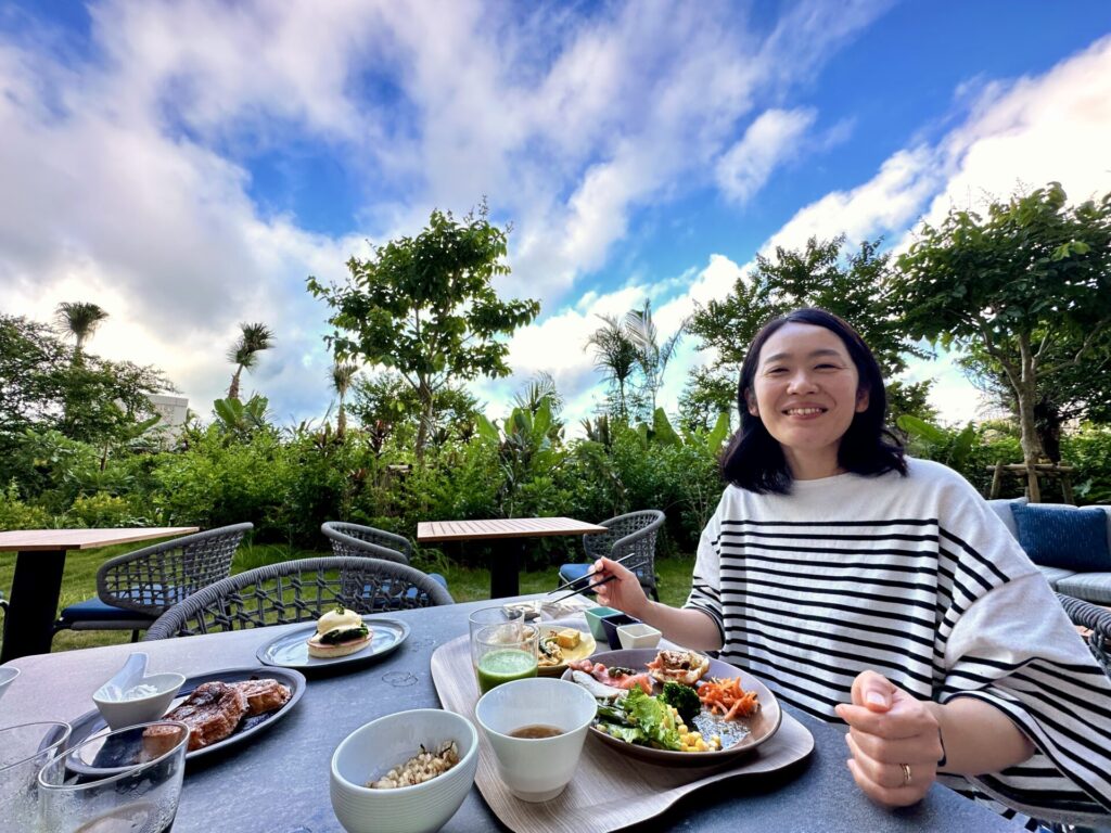 ヒルトン沖縄宮古島リゾート テラス席で朝食をいただく