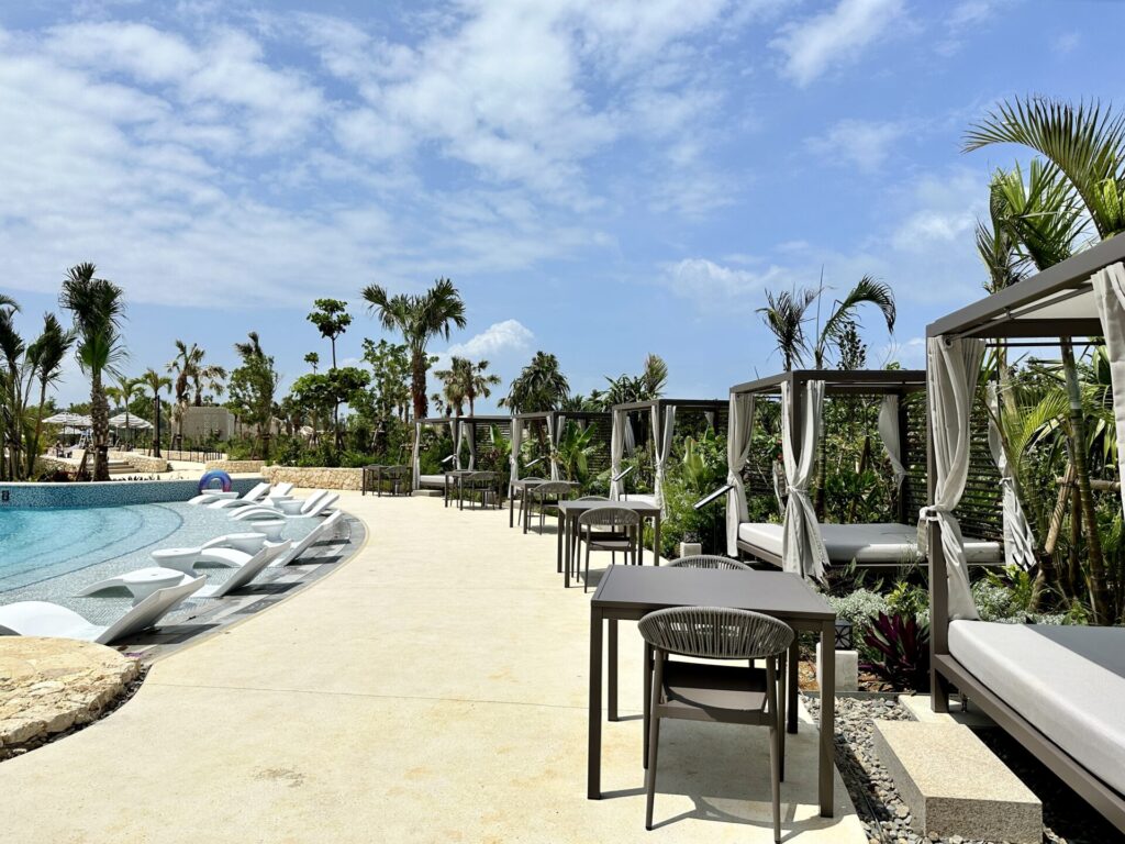 ヒルトン沖縄宮古島リゾート アダルトプールサイド カバナ