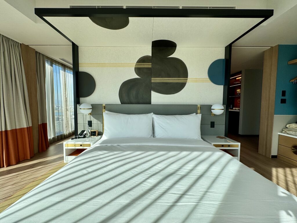 キャノピーbyヒルトン大阪梅田 コーナースイート ベッド