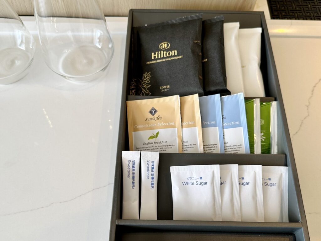 「ヒルトン沖縄宮古島リゾート」ブログ宿泊記 デラックスルーム サンセットビュー客室 コーヒー紅茶など