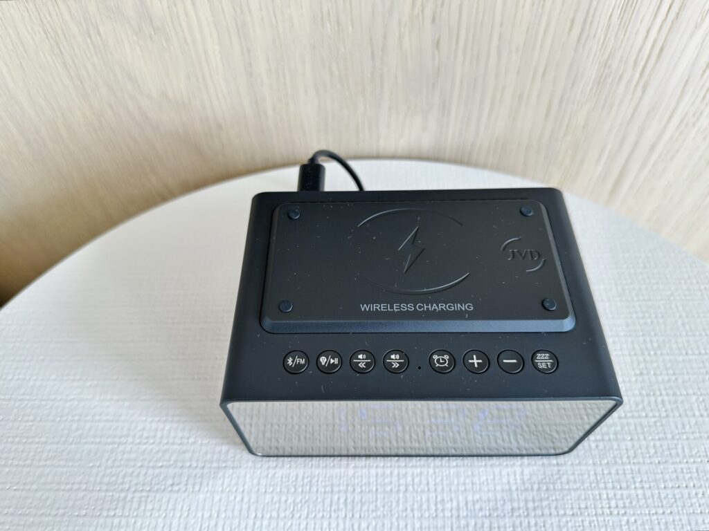 「ヒルトン沖縄宮古島リゾート」ブログ宿泊記 デラックスルーム サンセットビュー客室 Bluetoothスピーカー付き時計