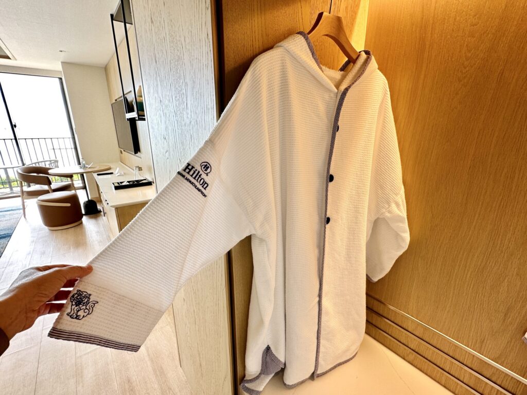 「ヒルトン沖縄宮古島リゾート」ブログ宿泊記 デラックスルーム客室 プール用ローブ