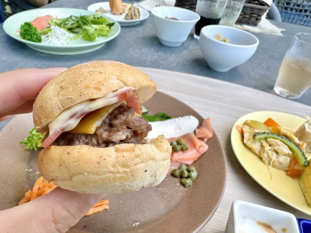 ヒルトン宮古島 朝食で食べたもの ミニバーガー