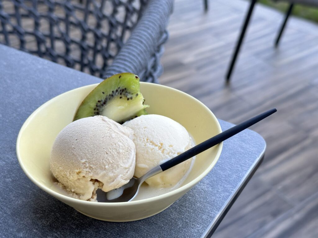 ヒルトン宮古島 朝食 アイスとカットフルーツ