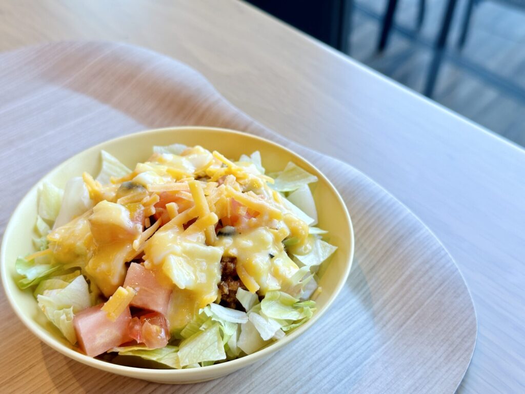 「ヒルトン沖縄宮古島リゾート」朝食ビュッフェ ブログレビュー タコライスのエッグスラットトッピング