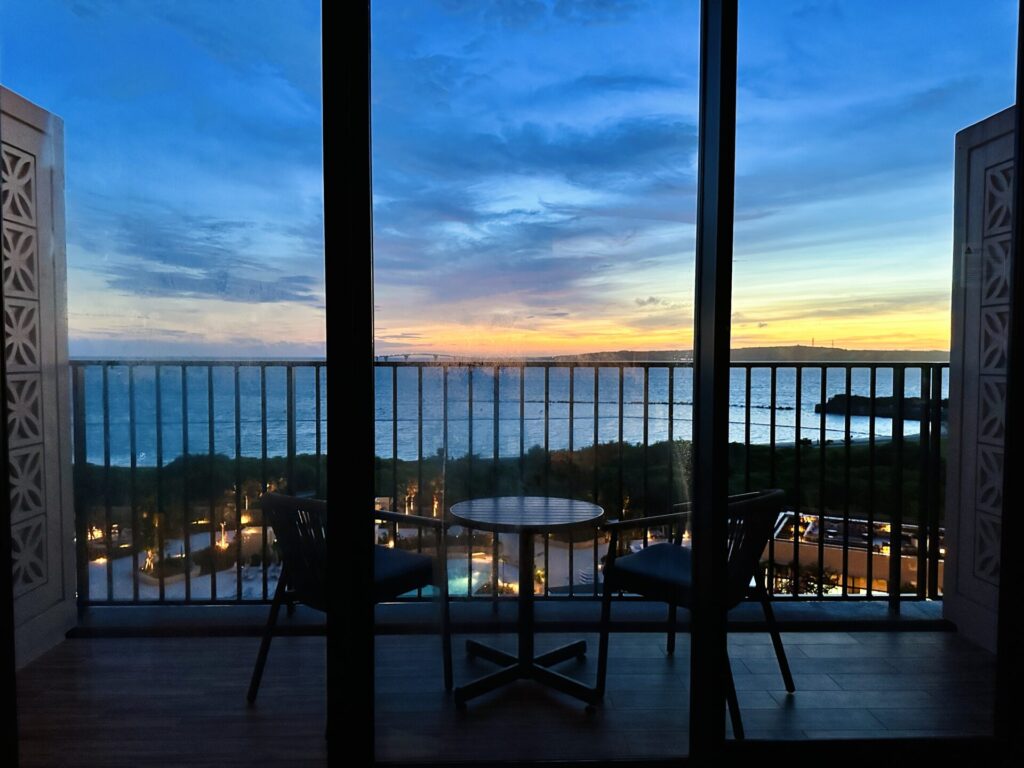 「ヒルトン沖縄宮古島リゾート」ブログ宿泊記 デラックスルーム客室 日が沈む時間の景色