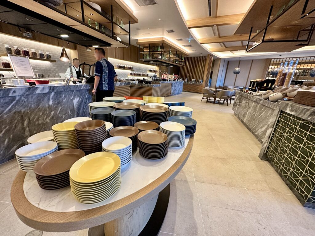 「ヒルトン沖縄宮古島リゾート」ブログ朝食レビュー 朝食会場のお皿