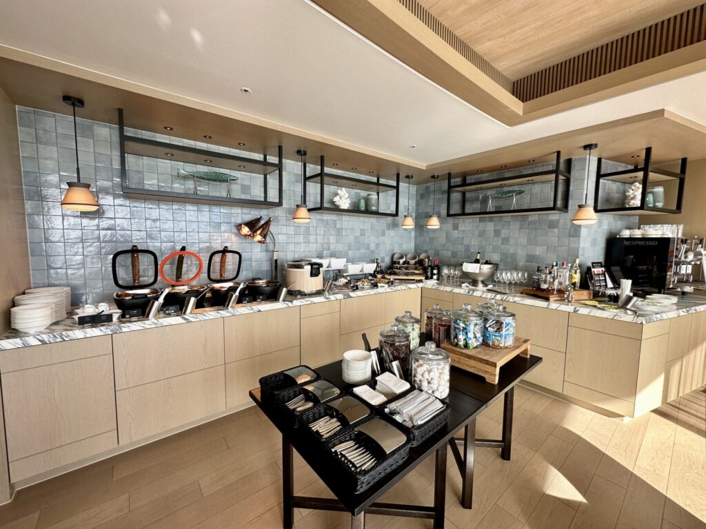 ヒルトン宮古島 ラウンジ カクテルタイム ビュッフェ台