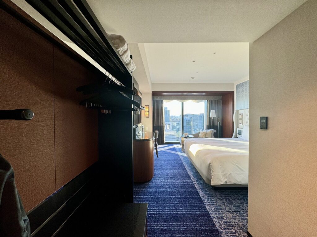 ヒルトン横浜 エグゼクティブルーム キング 入室後の様子