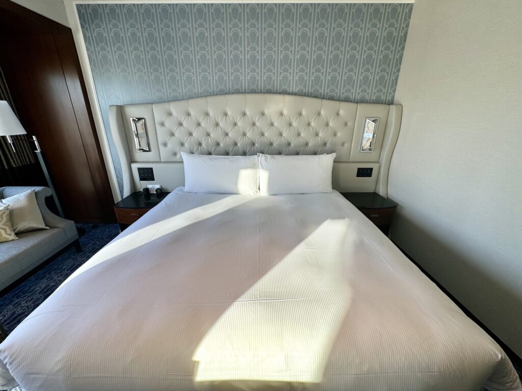 ヒルトン横浜 エグゼクティブルーム キングベッド