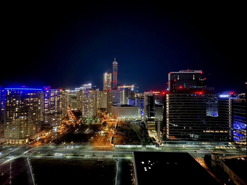 ヒルトン横浜 エグゼクティブルーム キング ランドマークタワービュー 夜景