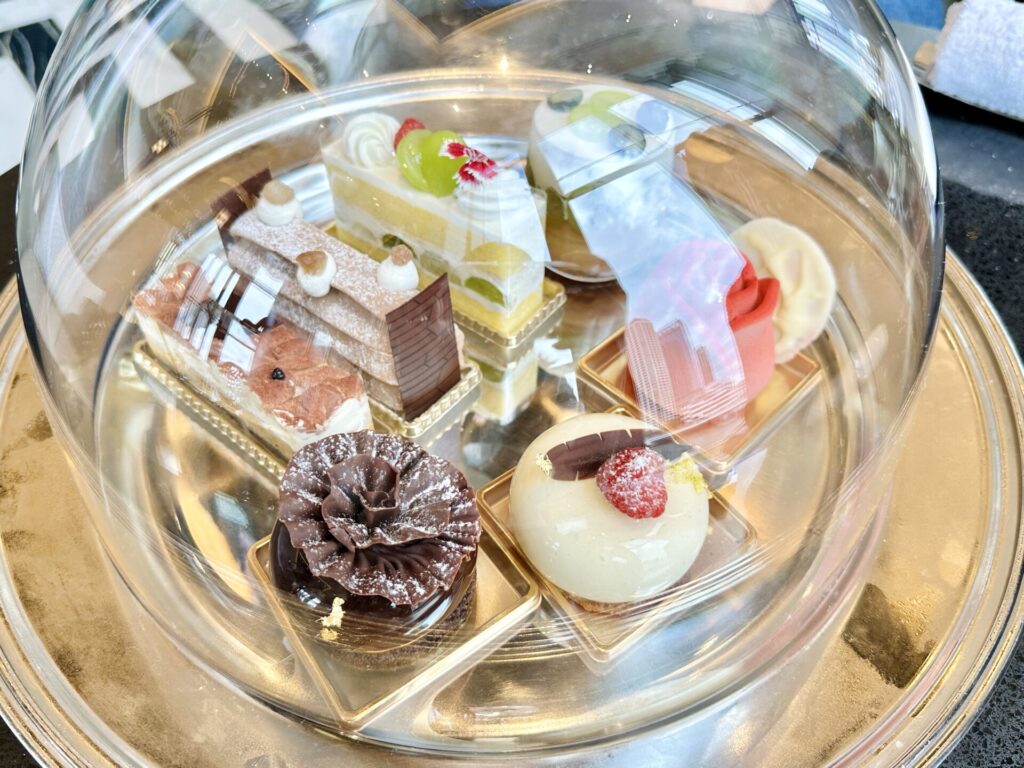 「ヒルトン横浜」ブログ宿泊記 バー&ラウンジ「メロディー」ケーキ