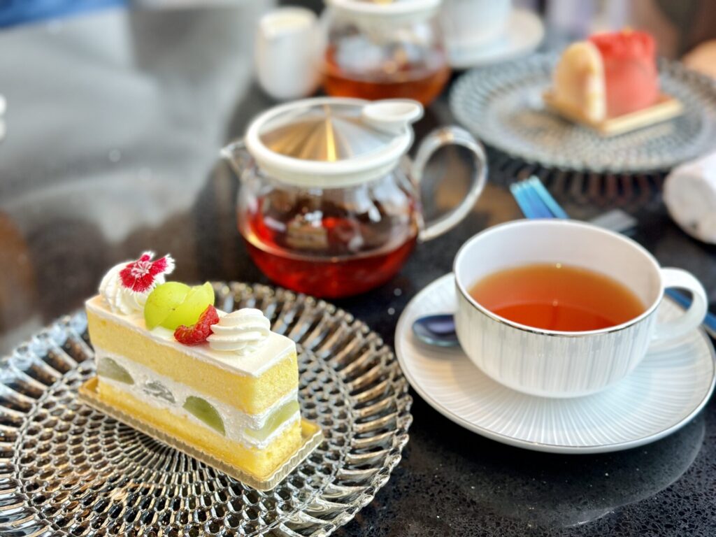 「ヒルトン横浜」ブログ宿泊記 バー&ラウンジ「メロディー」ケーキセット