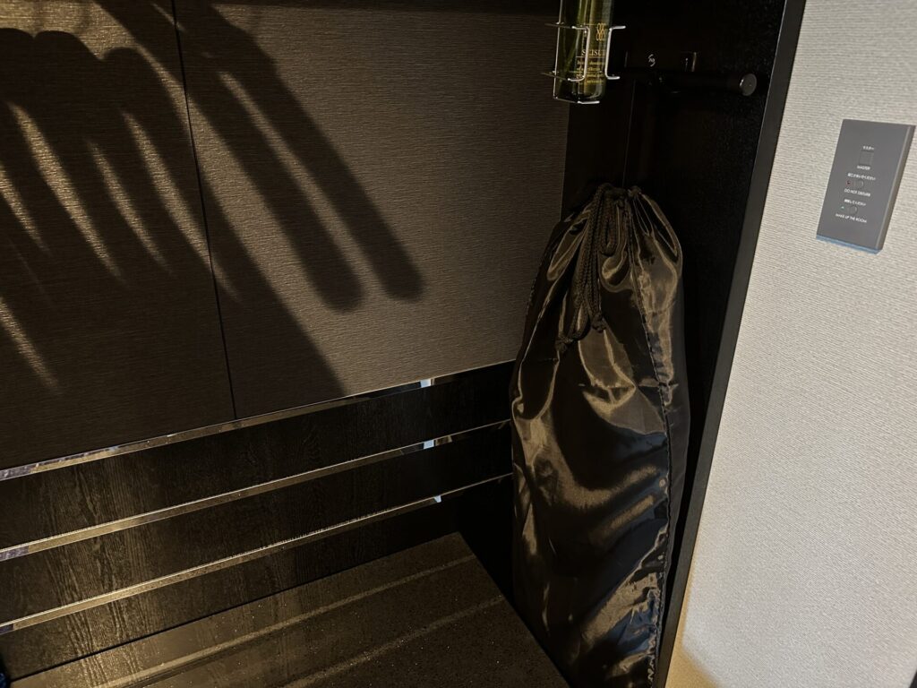 「ヒルトン横浜」ブログ宿泊記 客室のアイロン台