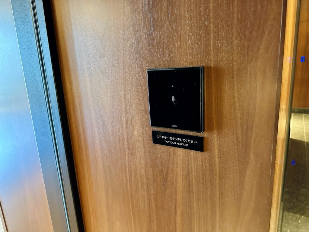 「ヒルトン横浜」ブログ宿泊記 フィットネス入口のカード認証