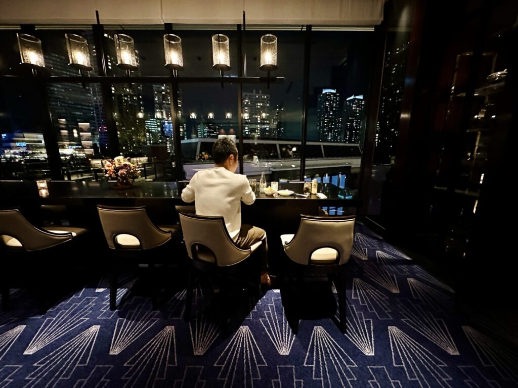 「ヒルトン横浜」ブログ宿泊記 エグゼクティブラウンジ カウンター席