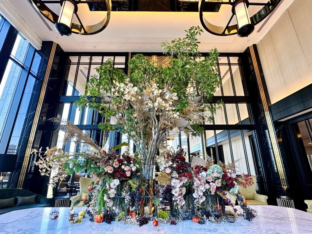 「ヒルトン横浜」ブログ宿泊記 フロント階のアレンジメント