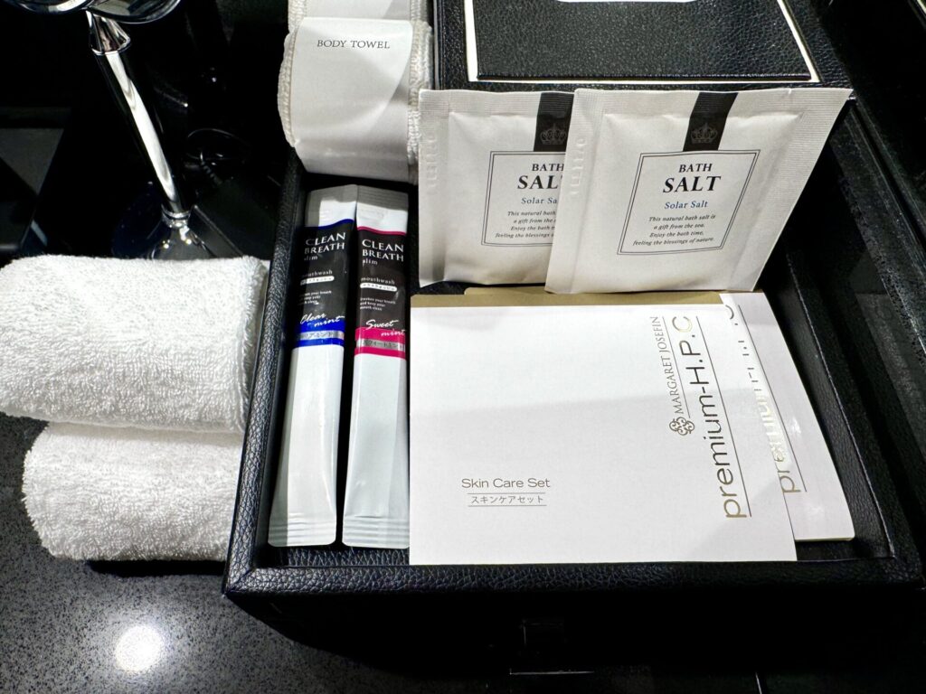 ヒルトン横浜 エグゼクティブルーム 基礎化粧品 マーガレットジョセフィン premium-H.P.C スキンケアセット