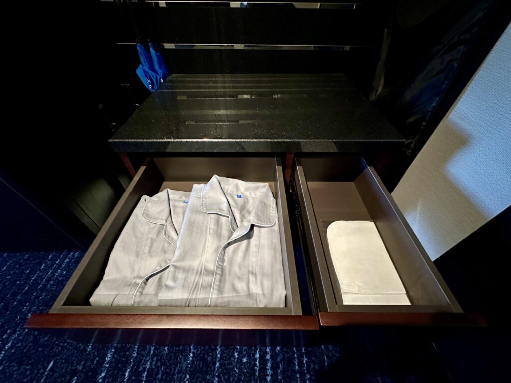 ヒルトン横浜 上下セパレートパジャマ