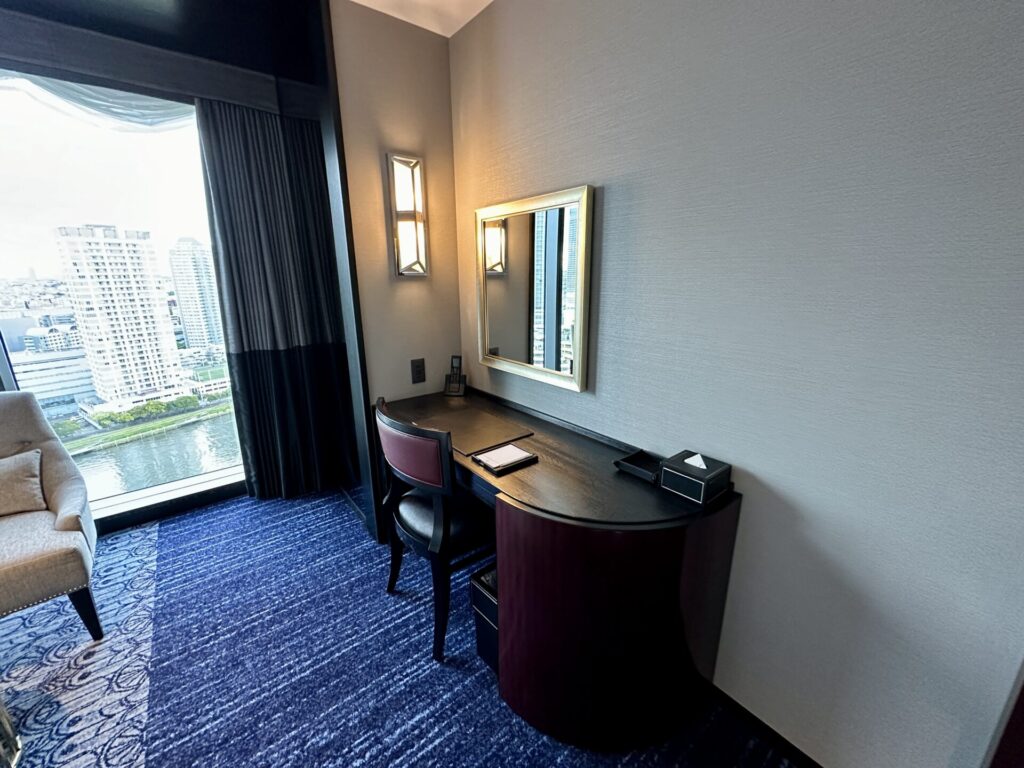 ヒルトン横浜 デスク