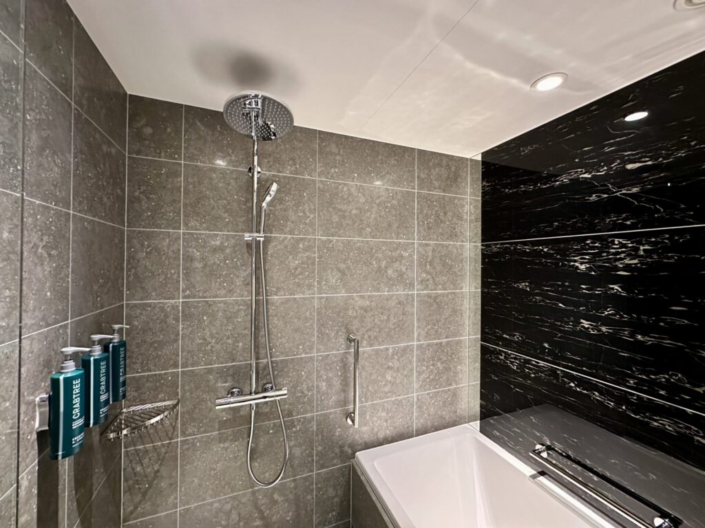 ヒルトン横浜 浴室の様子