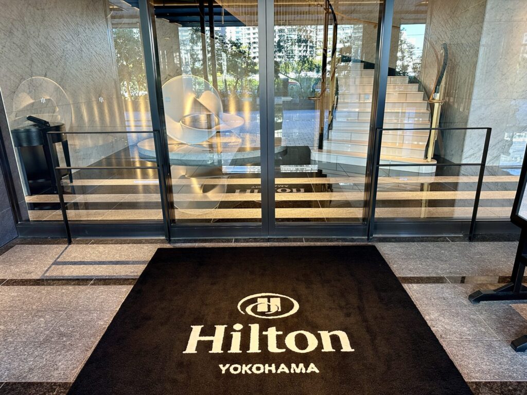 ヒルトン横浜 1階エントランス