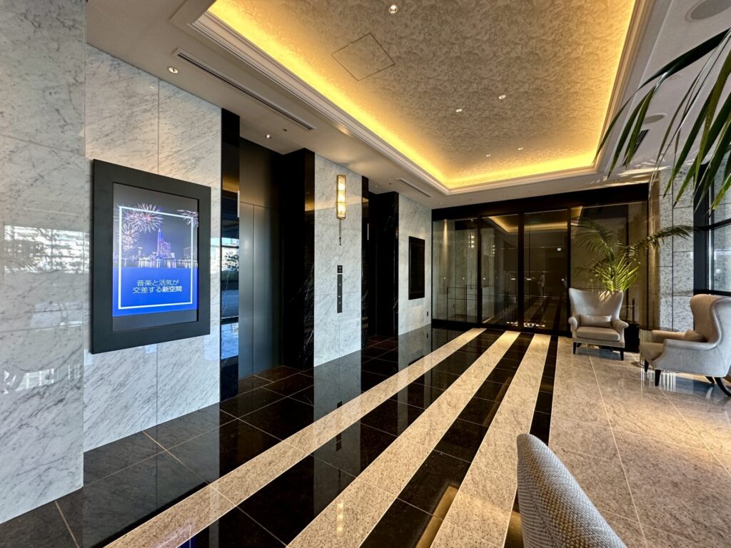 ヒルトン横浜 車寄せエントランスのエレベーター