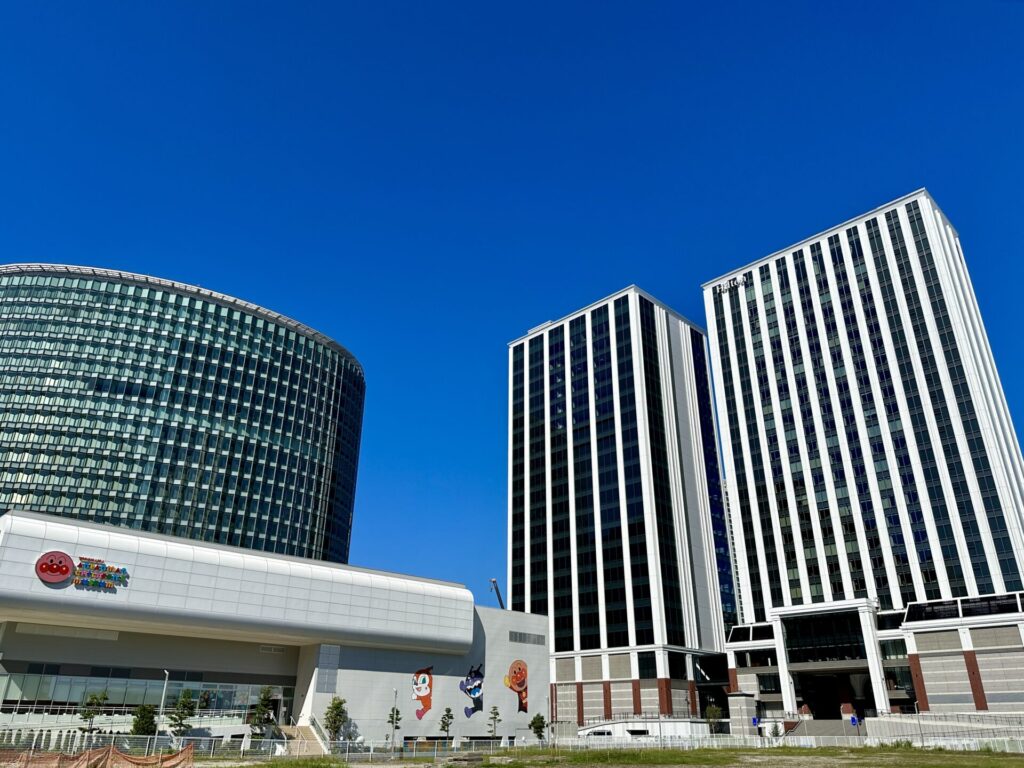 ヒルトン横浜 外観 アンパンマンミュージアム