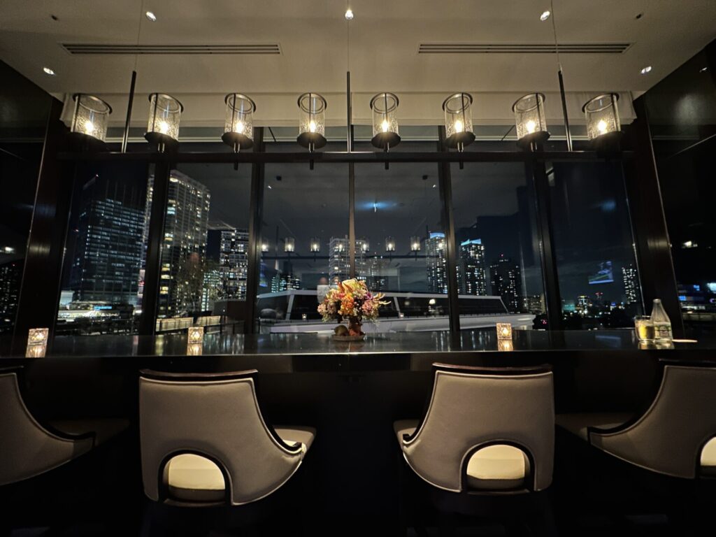 「ヒルトン横浜」ブログ宿泊記 エグゼクティブラウンジ カウンター席