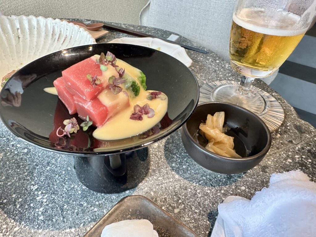 「立ち喰い鮨 人人」本日のぬた和え(マグロ)