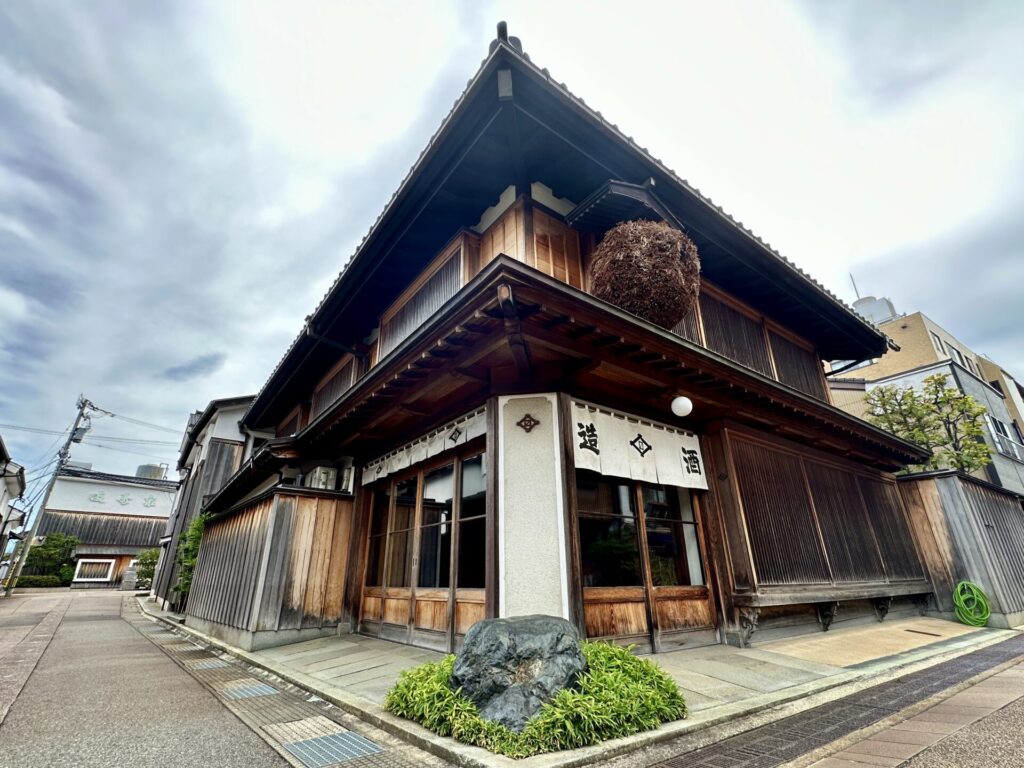 桝田酒造店(満寿泉)の外観