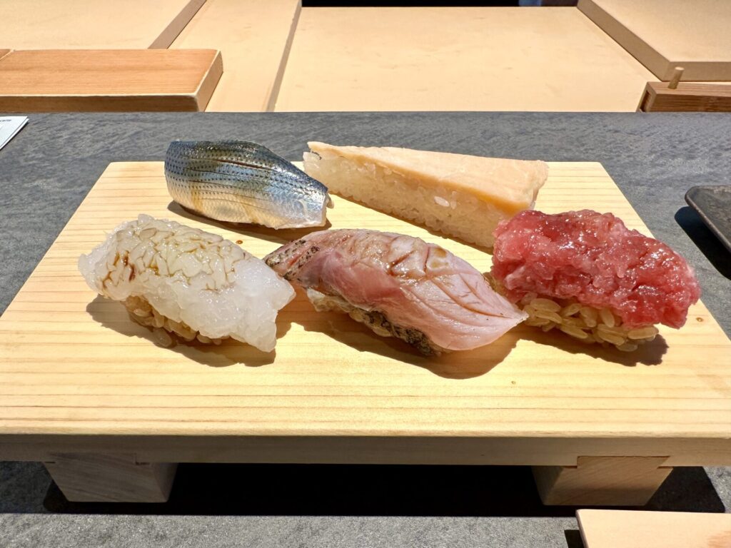 「立ち喰い鮨 人人」5貫3,000円