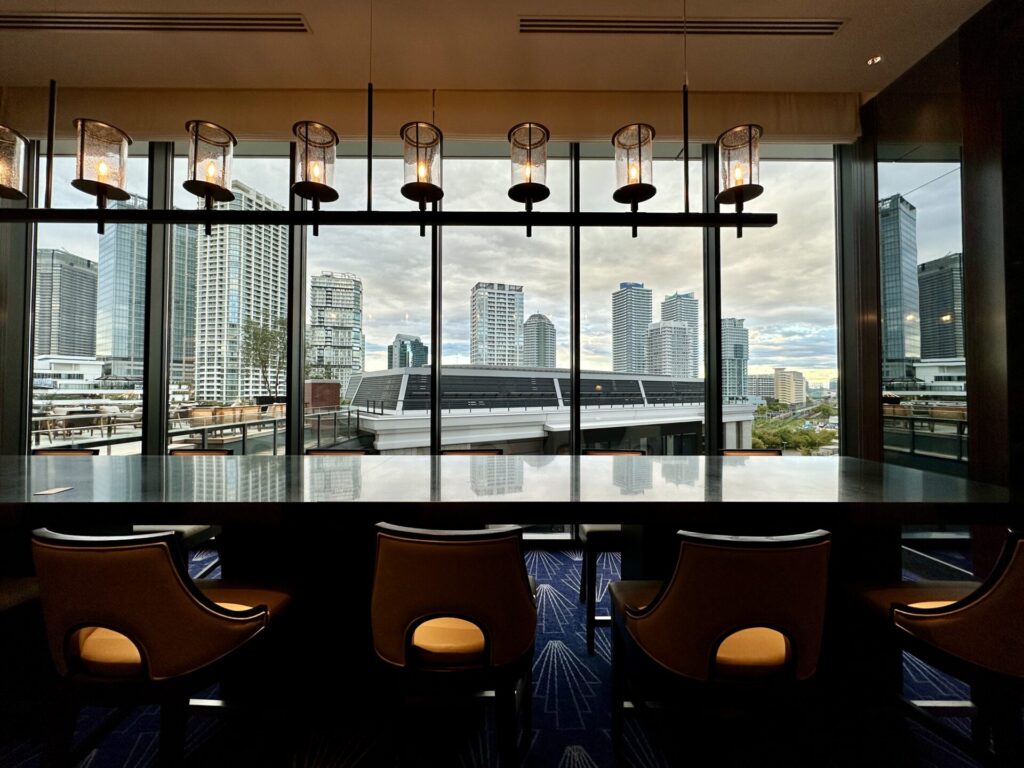 ヒルトン横浜 エグゼクティブラウンジ カウンターテーブル