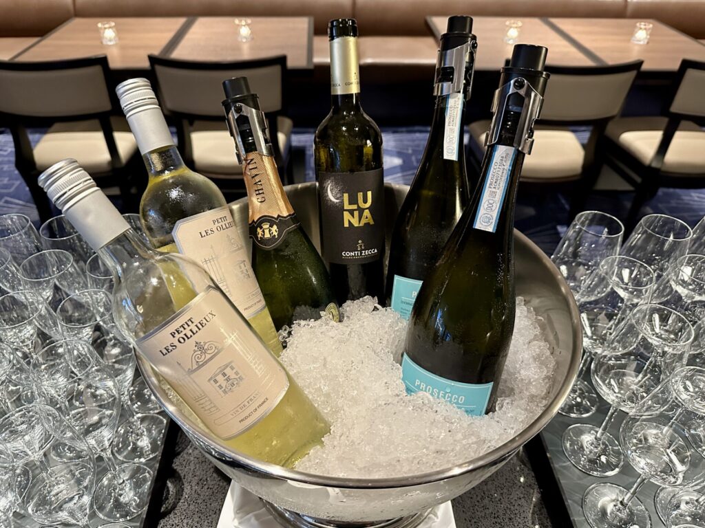 ヒルトン横浜 エグゼクティブラウンジ カクテルタイム スパークリングと白ワイン