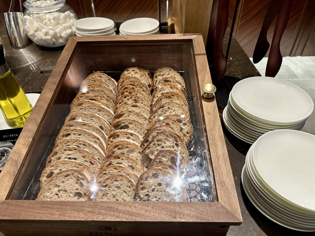 ヒルトン横浜 エグゼクティブラウンジ カクテルタイム パン