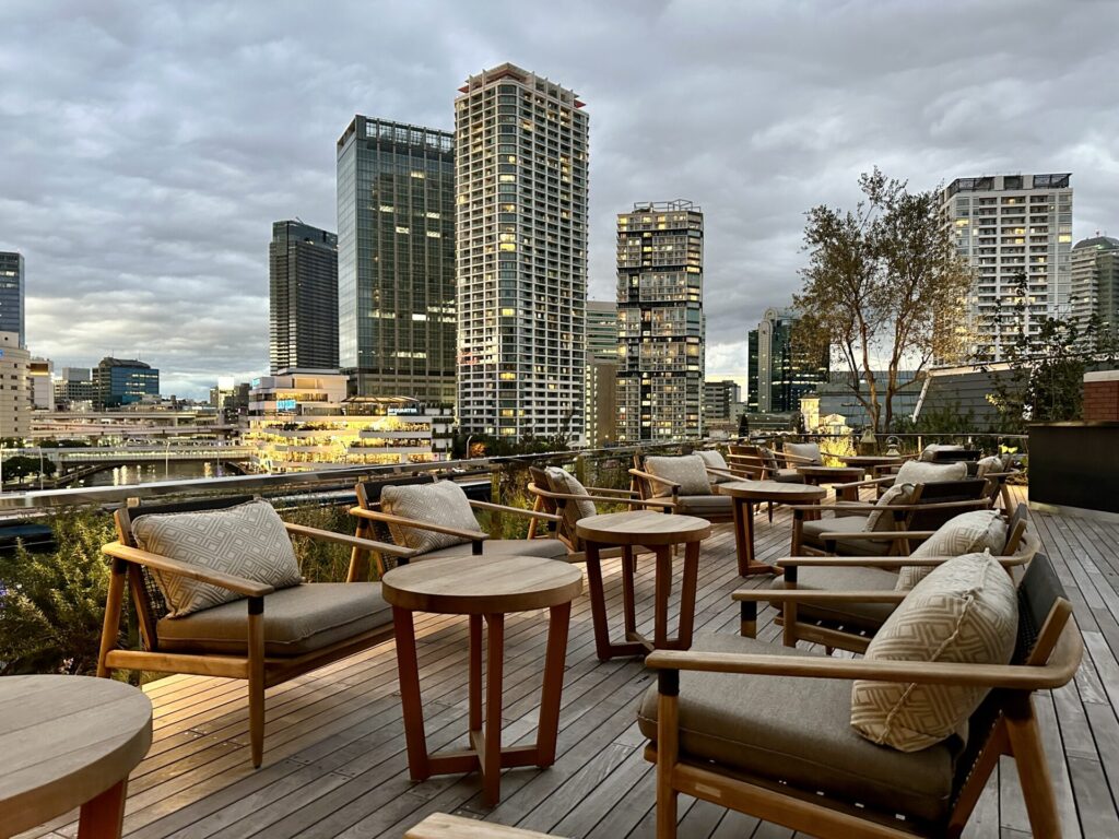 ヒルトン横浜 エグゼクティブラウンジ テラス席 夕景